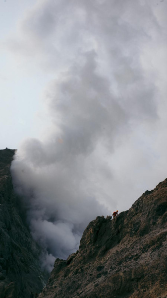 Выжившему при восхождении на вулкан гиду грозит до 10 лет тюрьмы за гибель девяти человек
