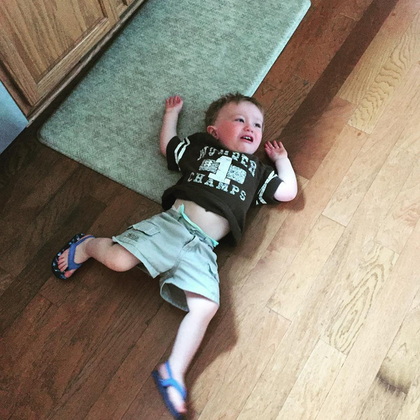 Почему ребенок плачет - фото