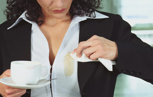 Чем вывести пятно от кофе с одежды: эффективные способы
