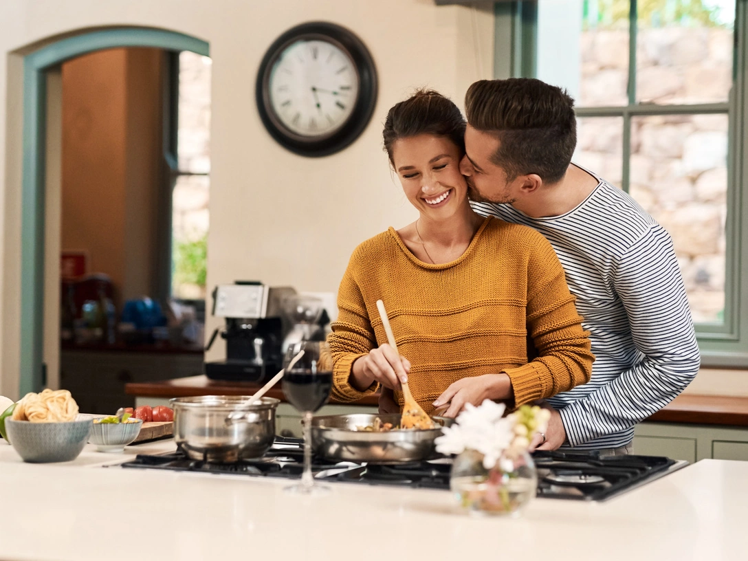 8 признаков того, что мужчина готов к серьезным отношениям | marieclaire.ru