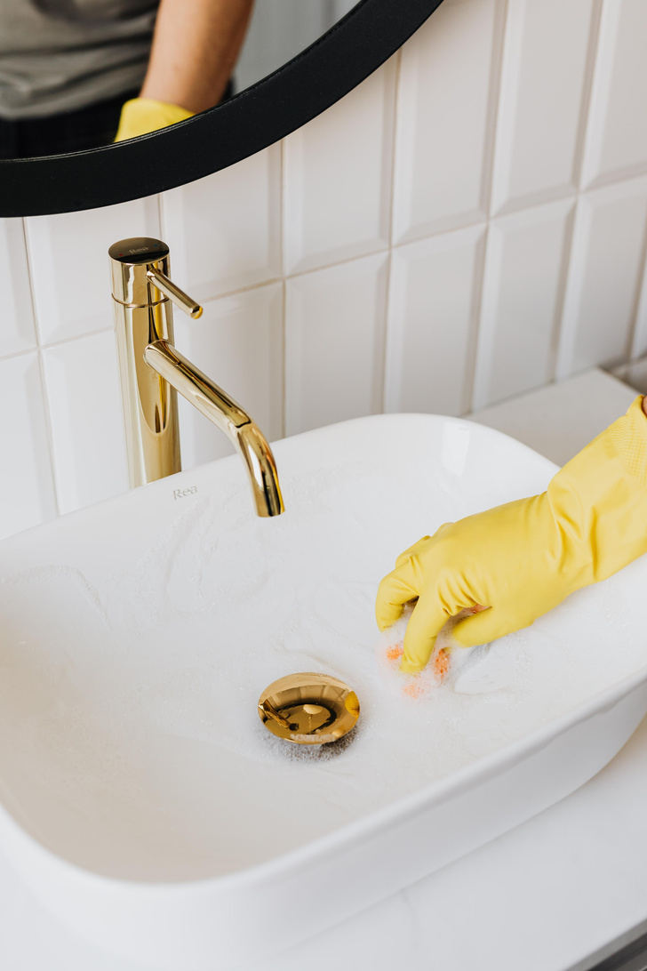 Долго и бессмысленно: 10 ошибок при уборке дома, которые делает каждый