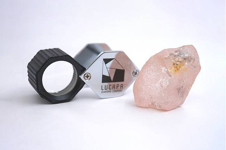 Как выглядит, сколько весит и какое имя носит самый крупный розовый бриллиант на планете, который нашли на этой неделе