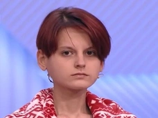 «Начал меня лапать, потом изнасиловал». Весящая 34 килограмма девушка призналась, почему худела