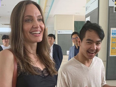 «Стараюсь не плакать»: Анджелина Джоли проводила сына Мэдокса в университет