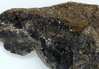«Адская кухня» Земли: о чем рассказал геологам минерал, образованный при 2370 °С