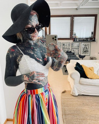 женщина в татуировках