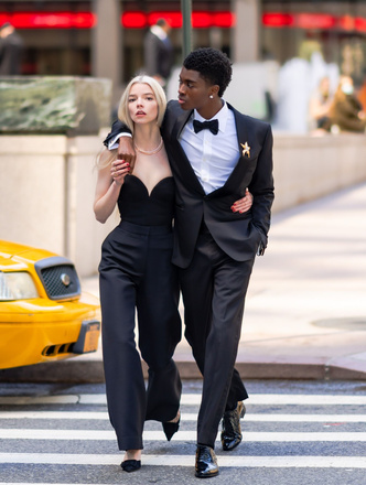Нью-Йорк, Tiffany, любовь: прекрасная Аня Тейлор-Джой гуляет по Манхэттену в украшениях мечты