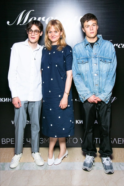 Анна Михалкова с сыновьями | woman.ru