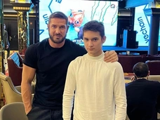 Омаров подарил сыну часы Rolex на 15-летие, Паршута показала обнаженное загорелое тело. Соцсети звезд