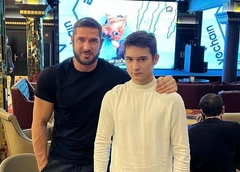 Омаров подарил сыну часы Rolex на 15-летие, Паршута показала обнаженное загорелое тело. Соцсети звезд