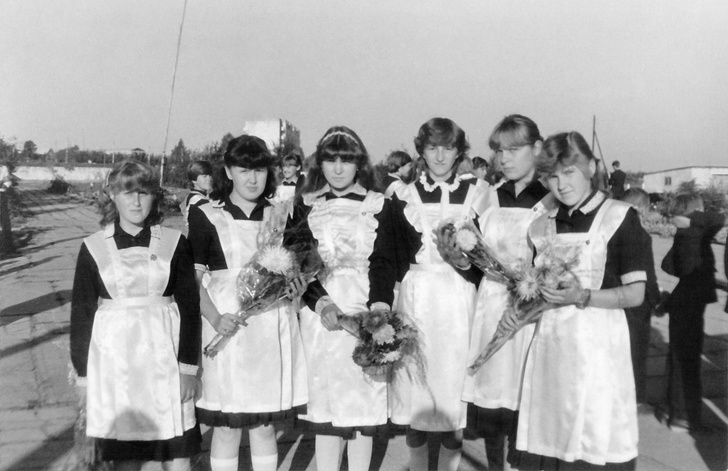 Почему школьницы в СССР выглядели старше своих лет? На то были необычные причины