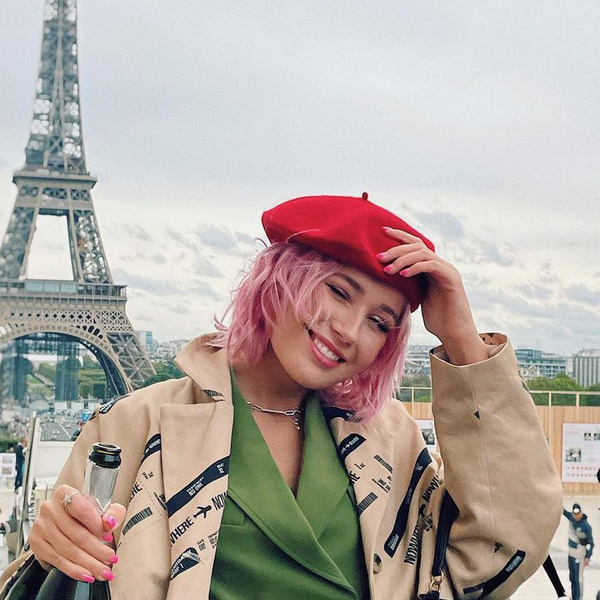 Фото №1 - Круче, чем «Эмили в Париже»: Клава Кока показала образ во французском стиле