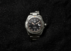 Стильные и современные: как выглядят новые часы TAG Heuer Aquaracer Bamford