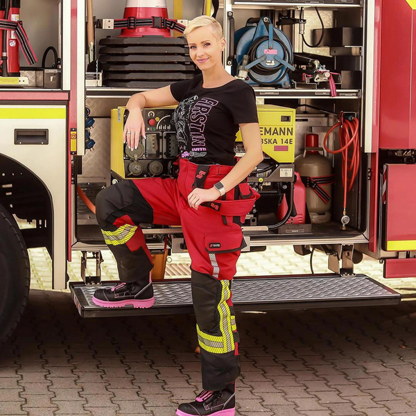 Знакомься, Анике Экина — самый сексуальный пожарный Германии (впечатляющие фото)