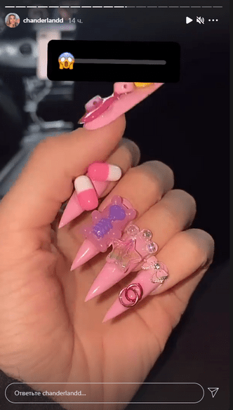 Ногти в стиле Барби: Чана показала крутой 3D-маникюр