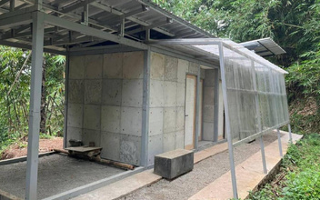 В Индонезии построили первый в мире дом из использованных подгузников: взгляните, что получилось