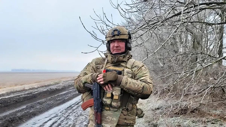 Дмитрию Рогозину удалили осколок из позвоночника