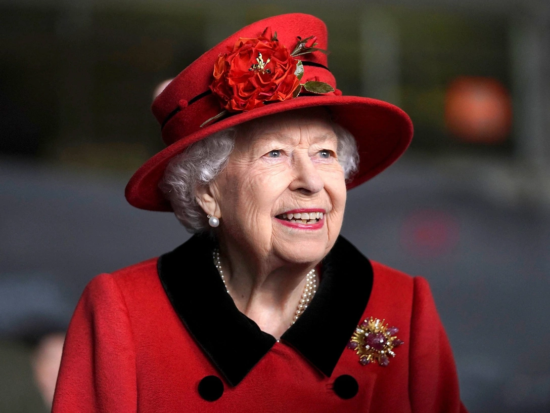 Елизавета II в Портсмуте, 22 мая 2021 | marieclaire.ru