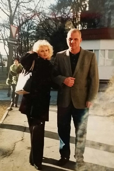 Несколько раз Роджер приезжал к Тане в Крым. Потом сделал предложение и увез в США вместе с детьми | Источник: Из личного архива Татьяны Зарковой
