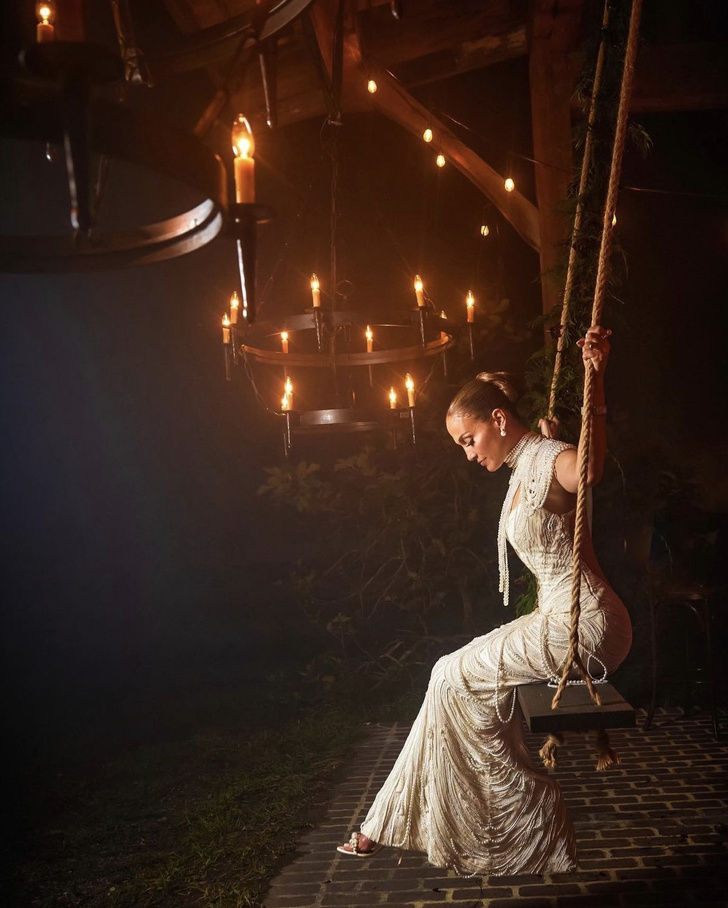 Произведение искусства во имя любви: пятое свадебное платье Дженнифер Лопес, задрапированное жемчугом