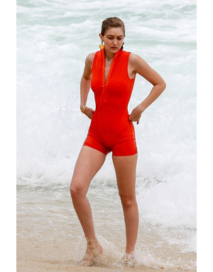 Джиджи Хадид в купальнике: фото 2018