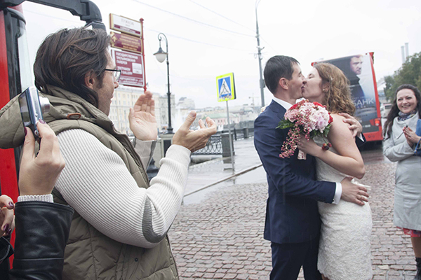 Свадебный поцелуй после 10 лет знакомства