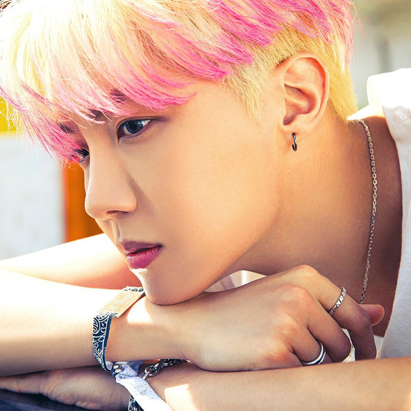От модного блонда до розовых волос: 9 лучших окрашиваний Джей-Хоупа из BTS