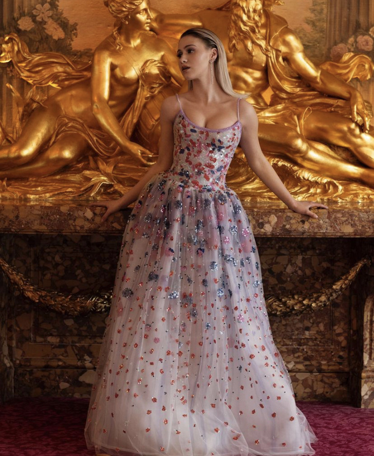 Primavera: Мария Бакалова в цветочном платье Armani Couture на церемонии BAFTA-2021
