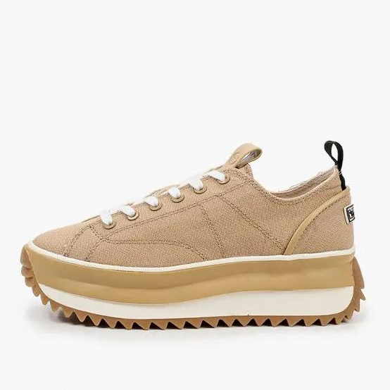 Кроссовки TamarisЦена: 6 790 руб.Где купить: lamoda.ru