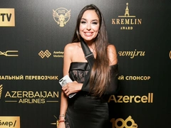 Бывшая жена Эмина Агаларова вышла на красную дорожку со сломанной рукой