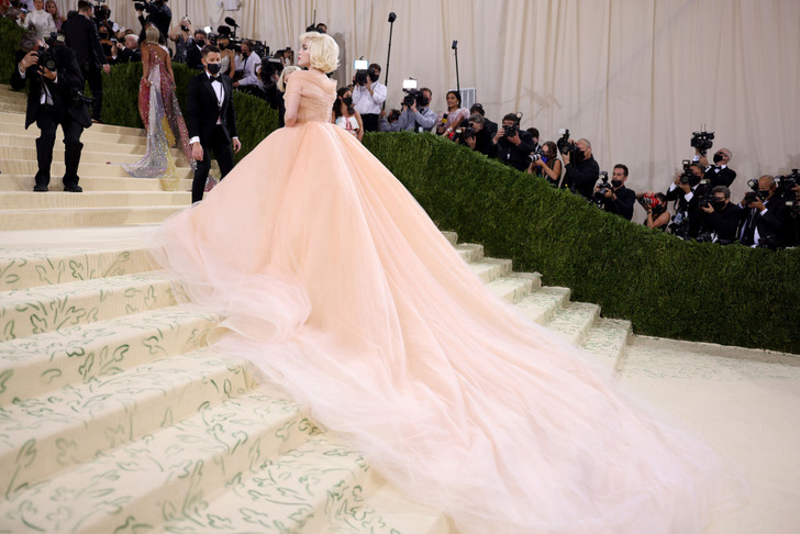 Новая Грейс Келли: самое обсуждаемое платье Met Gala — у Билли Айлиш