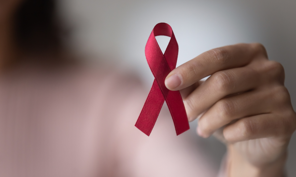 «Медперсонал шептался, что я нечистая»: три истории о жизни с ВИЧ в России