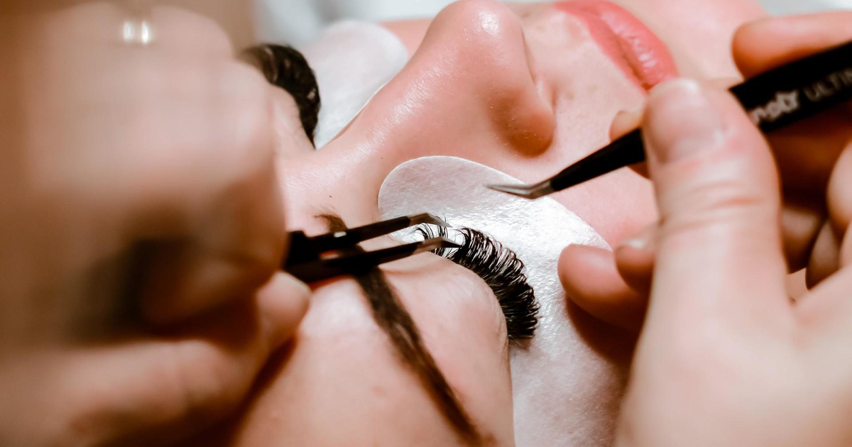 An overdose of dietary supplements, thyroid problems and 10 more reasons why eyelashes fall out