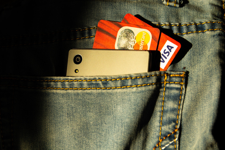 Правда ли, что банковская карта размагнитится, если носить ее рядом со смартфоном?