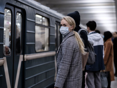 Новая волна коронавируса в России: придется ли снова носить маски?