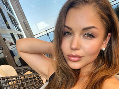 Пользователи Сети атаковали новую девушку Аршавина, которую показала экс-жена Кержакова