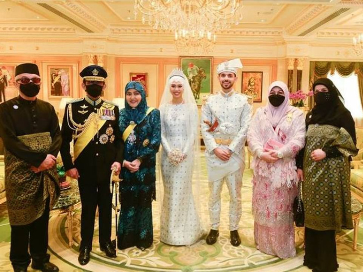Фото №1 - Дочь султана Брунея вышла замуж в короне своей мачехи