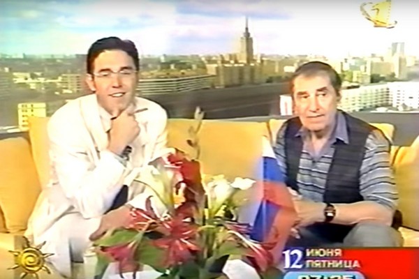 Андрей Малахов берет интервью у героя передачи «Доброе утро»