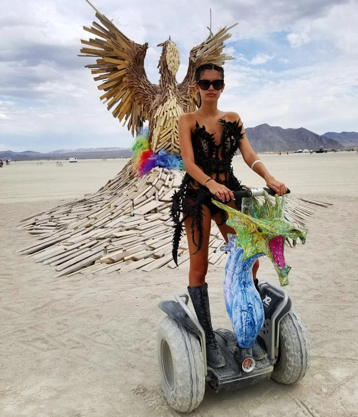 Мех и купальники из цепей: как прошел фестиваль Burning Man 2017