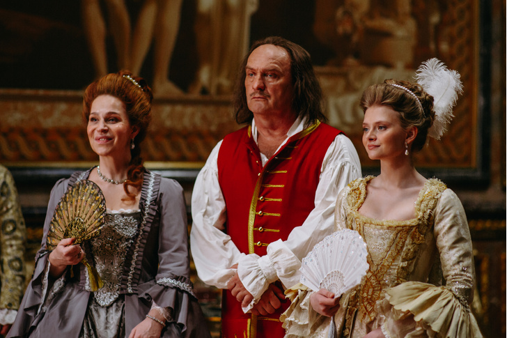 Хлынина сыграла 16-летнюю императрицу, а Балуев — умирающего Петра: почему все обсуждают сериал «Елизавета»