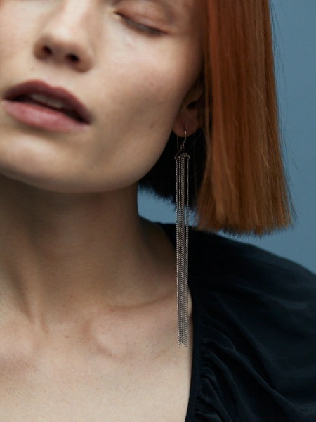 Серьга AvgvstЦена: 11 800 руб.Где купить: jewelry-in-august.com