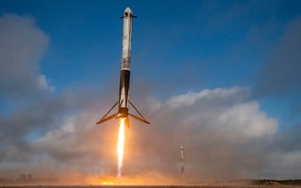 Компания SpaceX запустила сверхтяжелую ракету Falcon Heavy