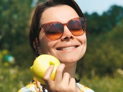 Следящая за фигурой и кожей лица Татьяна Брухунова не устояла перед калорийными десертами в Германии