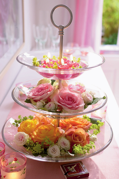 Композиции из роз для праздничного стола