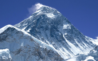 Что будет, если чихнуть на Эвересте? Рассказывает специалист по криобиосфере