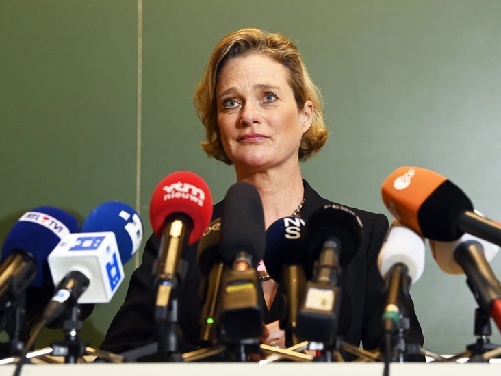 Дельфина Боэль (Саксен-Кобург-Гота), ставшая бельгийской принцессой, во время пресс-конференции в Брюсселе, 5 октября 2020