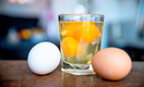 Полезно ли на самом деле пить сырые яйца