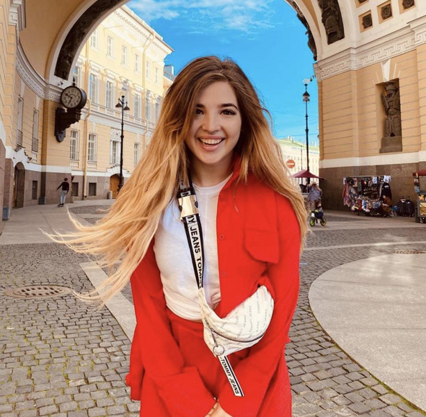 Аня Покров: «Подарила Лерчеку сертификат в ЦУМ на миллиард евро. Да,  блогеры такие богатые» | STARHIT