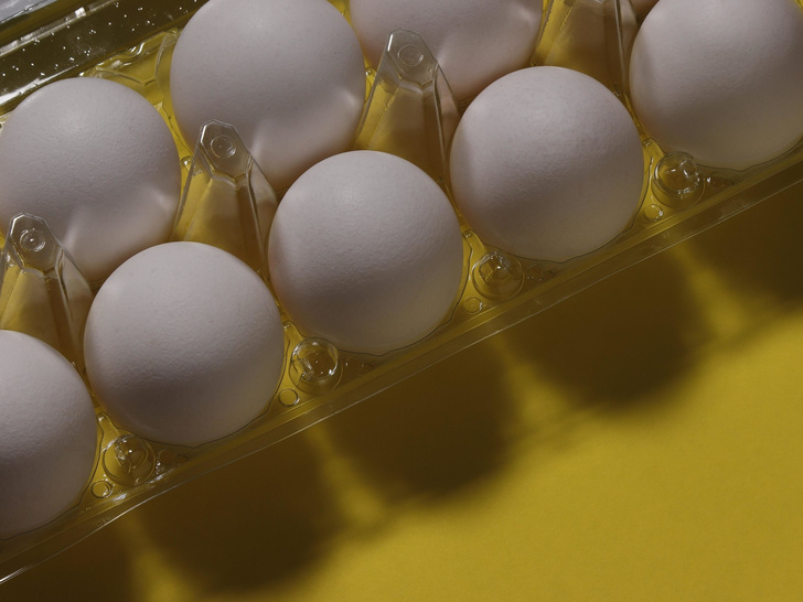 Проще некуда: лучший способ почистить яйца, который вы должны знать