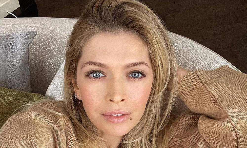 «Мама 20-летней дочери»: Вера Брежнева гордо подставляет солнцу тело ...